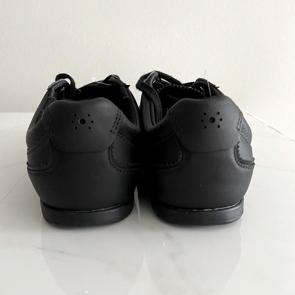 Lacoste size 7.5 - Picture 2 of 6